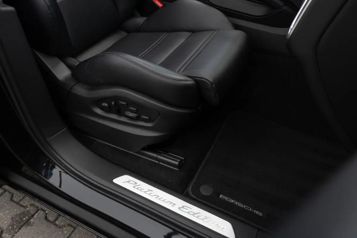 3.0 E-Hybrid Platinum Edition|SportDesign|Trekhaak|Panoramadak|Luchtvering|Keyless|SportChrono|BTW Auto|Dealer Onderhouden