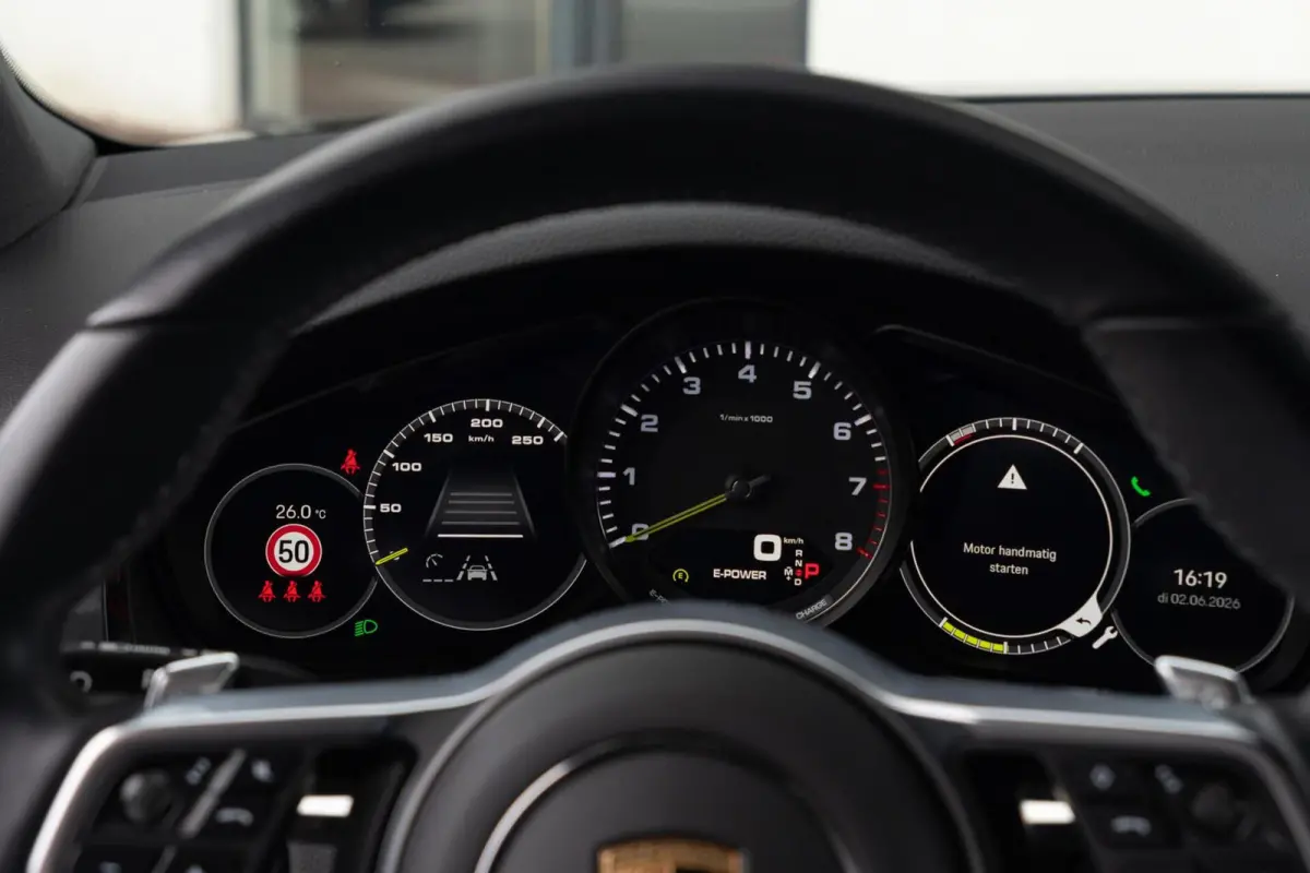 3.0 E-Hybrid Platinum Edition|SportDesign|Trekhaak|Panoramadak|Luchtvering|Keyless|SportChrono|BTW Auto|Dealer Onderhouden
