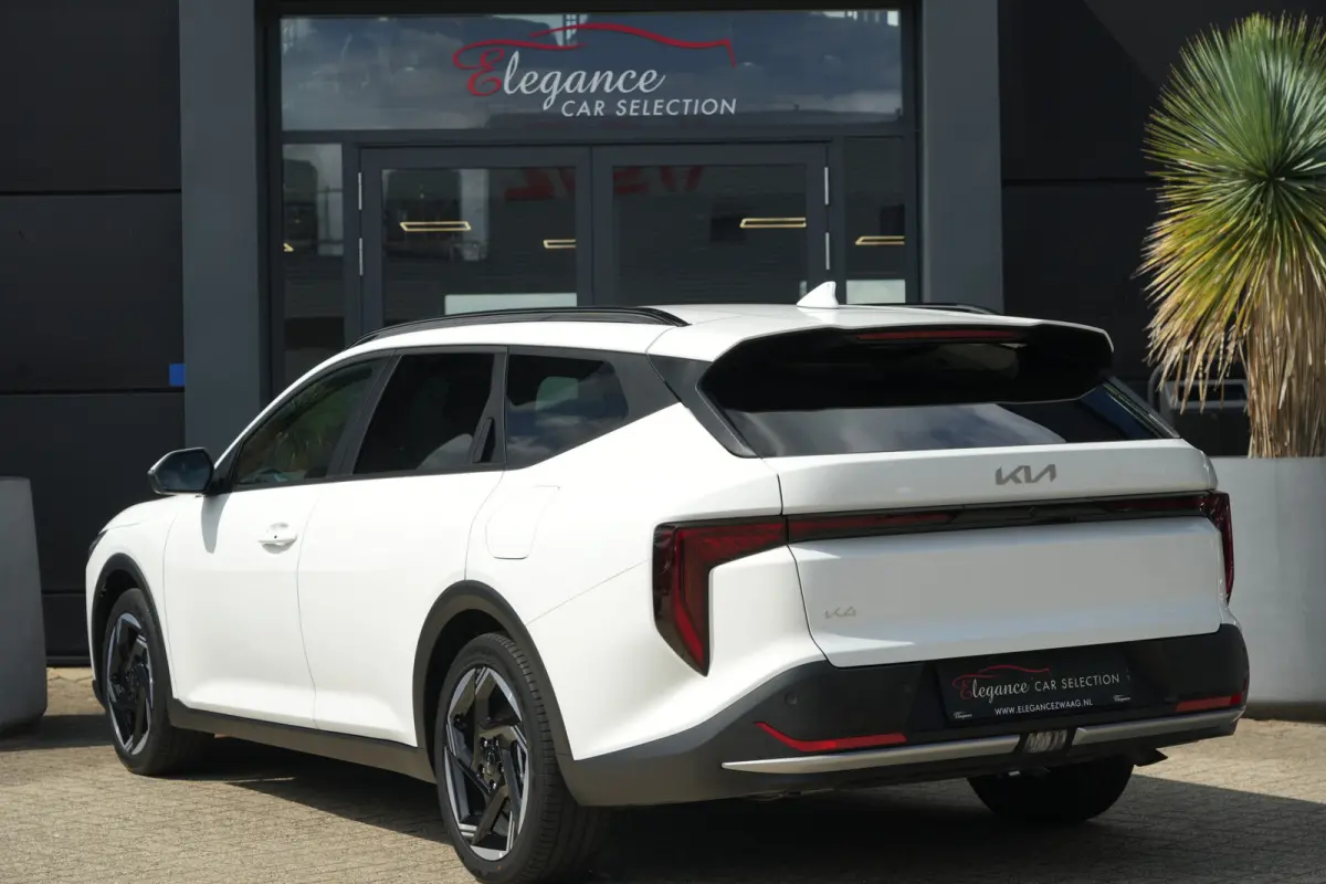 Sportswagon 1.6 T-GDi MHEV GT-Line Launch Edition | 150PK | Navi | Stoelverwarming | Camera | ACC | Kia K4 Sportswagon GT-Line 150 PK Mild Hybrid met 1.6 viercilinder, navigatie, stoelverwar