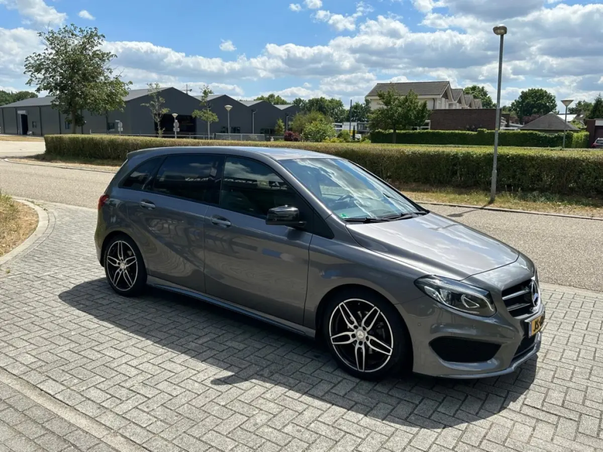 180 AMG Line Aut. Night I Navi I Trekhaak I Led I Orig Nl.