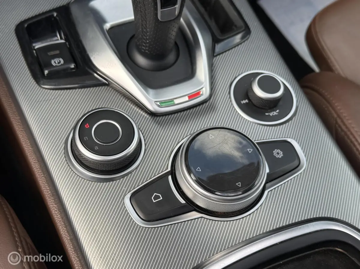 2.0 T AWD Veloce Panodak Leer Navi Carplay Camera Harman Kardon Trekhaak