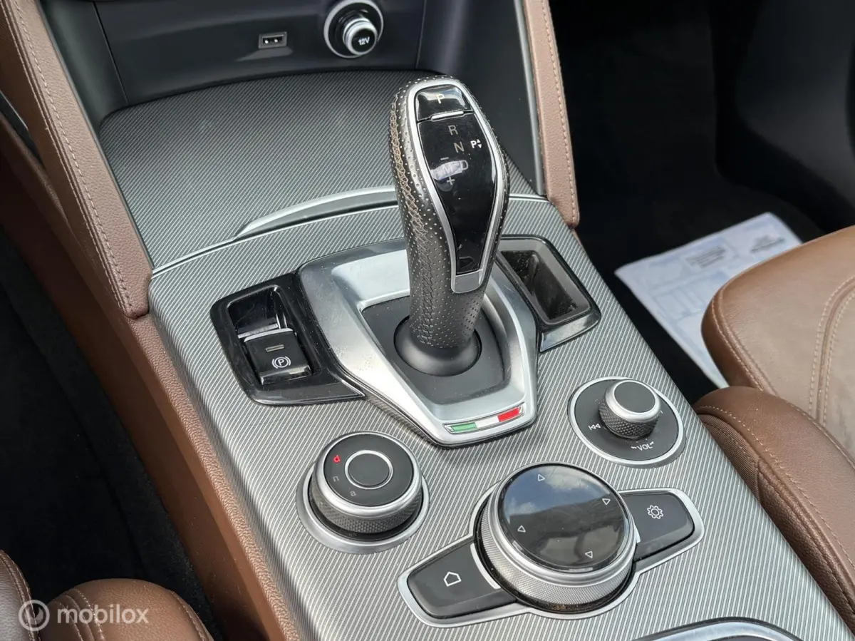 2.0 T AWD Veloce Panodak Leer Navi Carplay Camera Harman Kardon Trekhaak