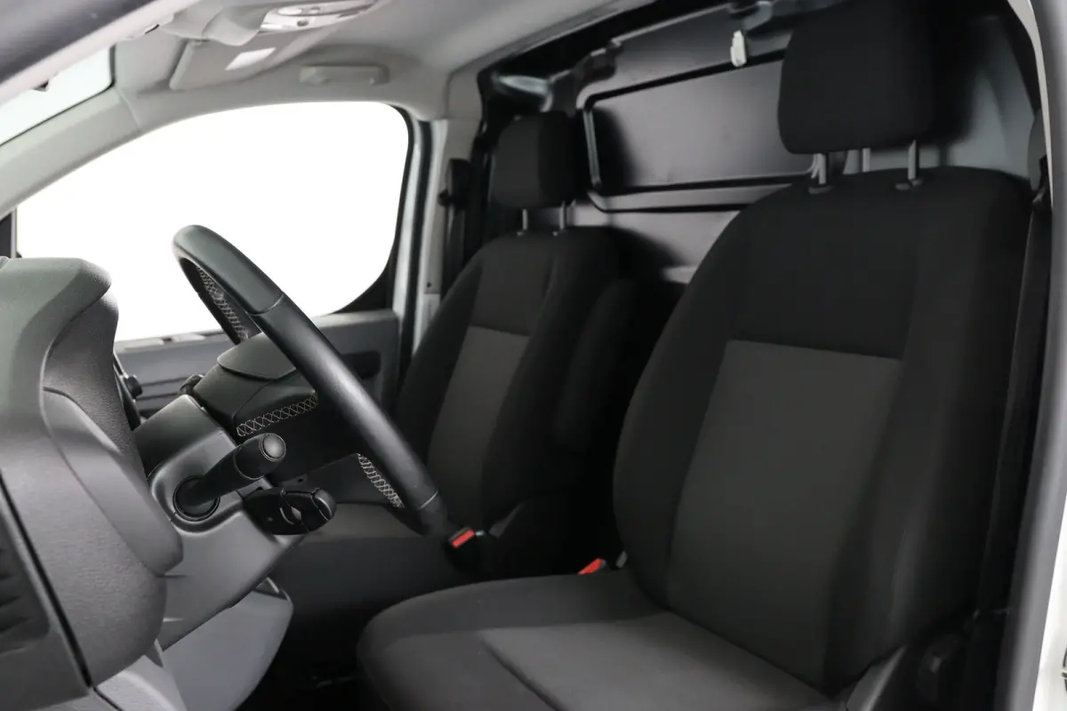 1.5 CDTI L2H1 Edition | Camera | Parkeersensoren | Navigatie | Apple Carplay & Android Auto | Cruise Control | Airco |