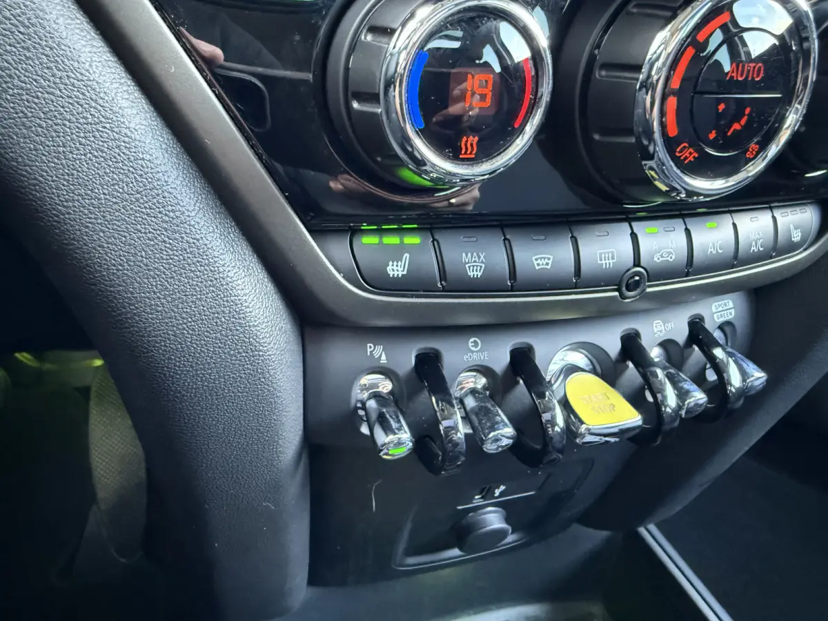 2.0 Cooper SE ALL4 Pano/Leder/H&K/Camera