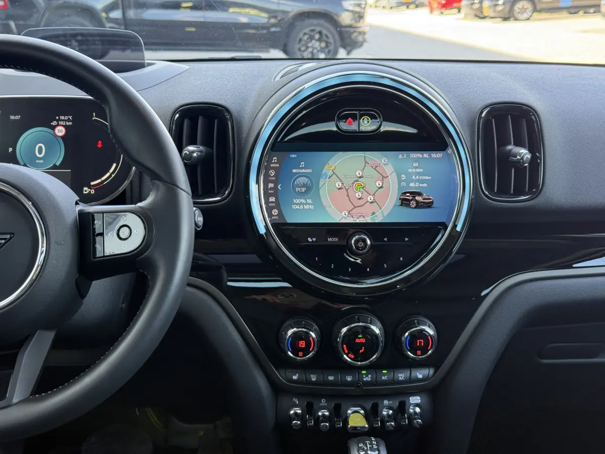 2.0 Cooper SE ALL4 Pano/Leder/H&K/Camera