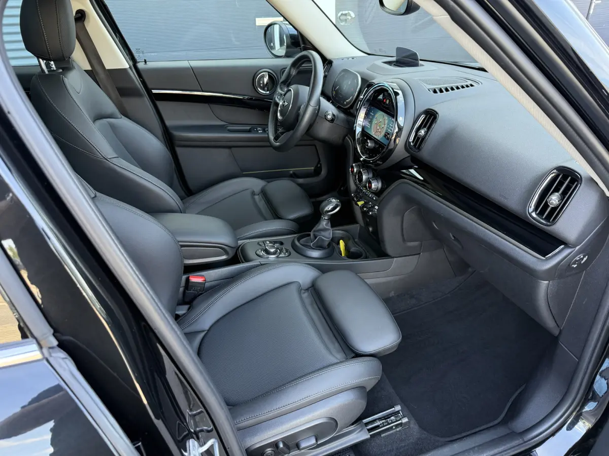 2.0 Cooper SE ALL4 Pano/Leder/H&K/Camera