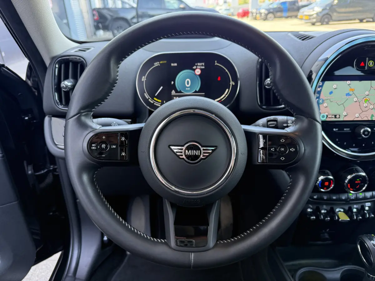 2.0 Cooper SE ALL4 Pano/Leder/H&K/Camera