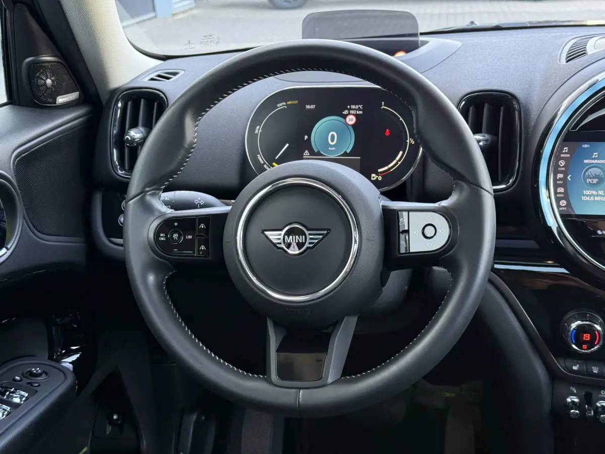2.0 Cooper SE ALL4 Pano/Leder/H&K/Camera