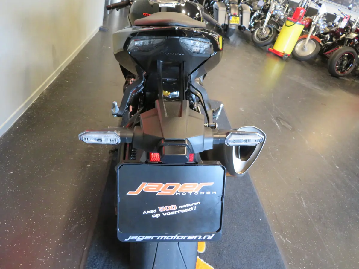 CBR 1000 RR-R SP FIREBLADE TOPPER!