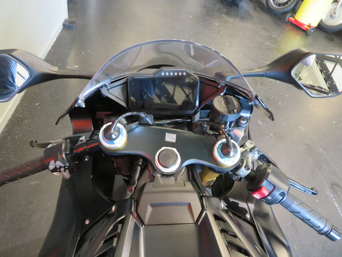 CBR 1000 RR-R SP FIREBLADE TOPPER!