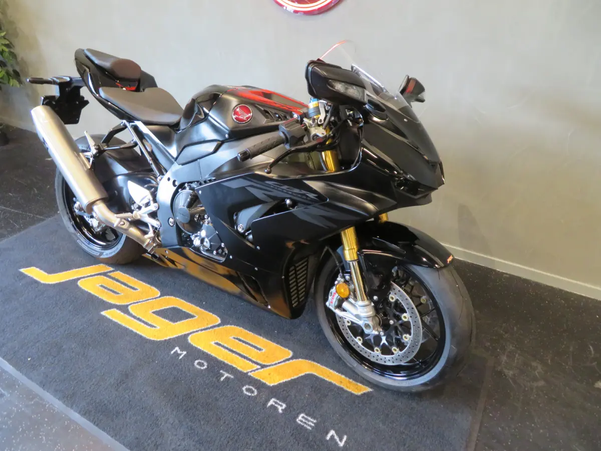 CBR 1000 RR-R SP FIREBLADE TOPPER!