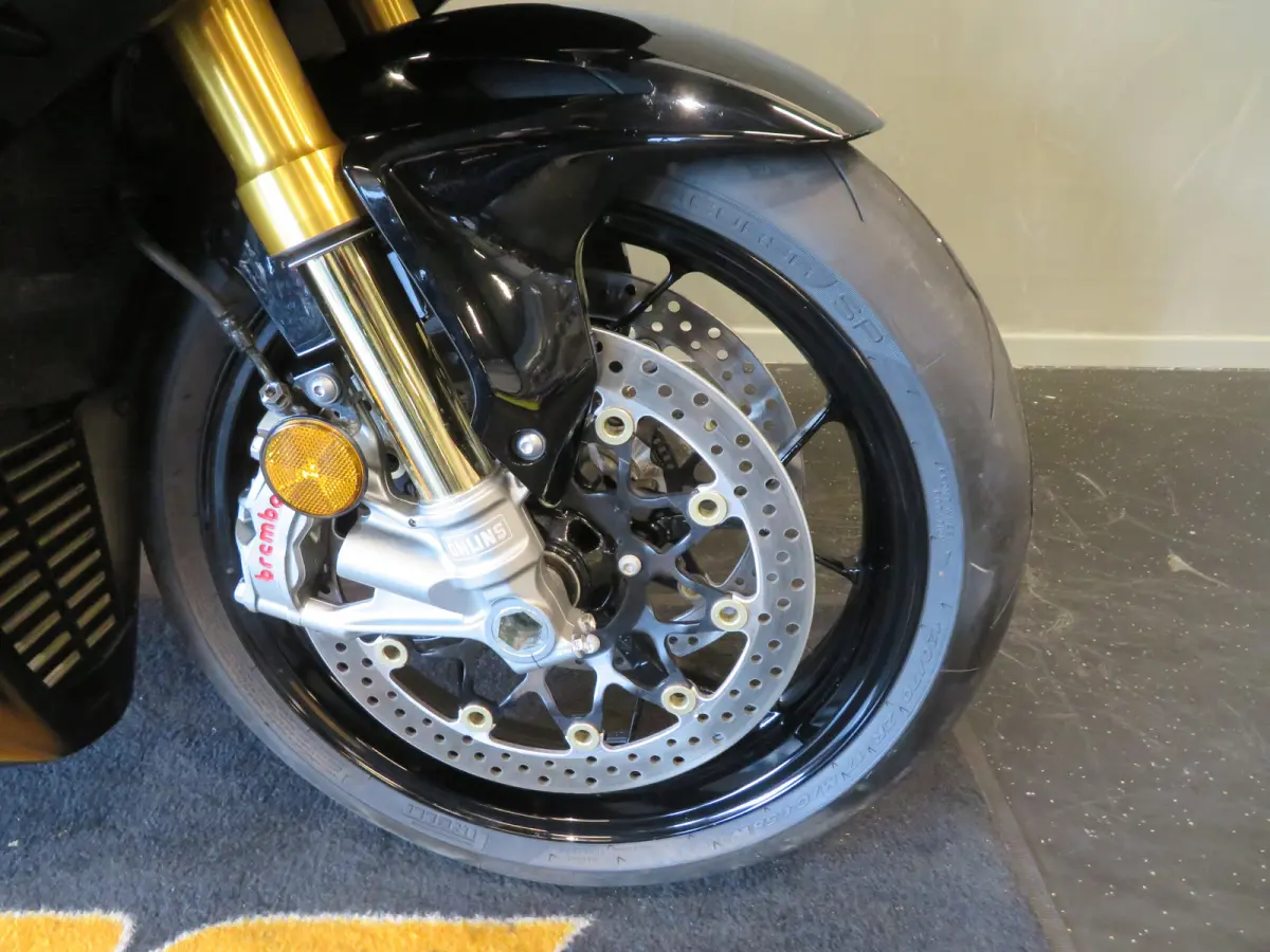 CBR 1000 RR-R SP FIREBLADE TOPPER!