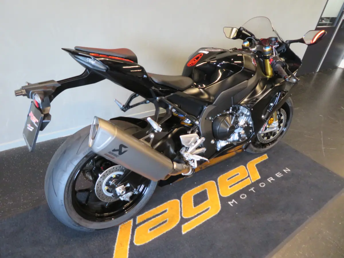 CBR 1000 RR-R SP FIREBLADE TOPPER!
