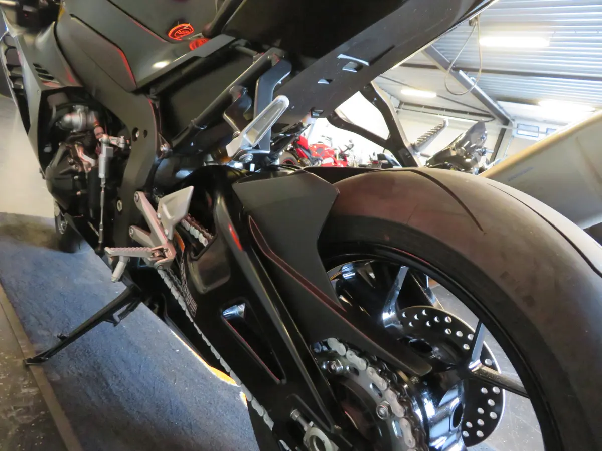 CBR 1000 RR-R SP FIREBLADE TOPPER!