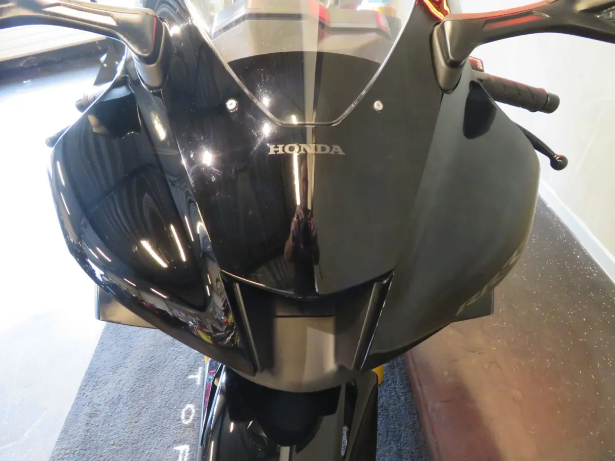 CBR 1000 RR-R SP FIREBLADE TOPPER!