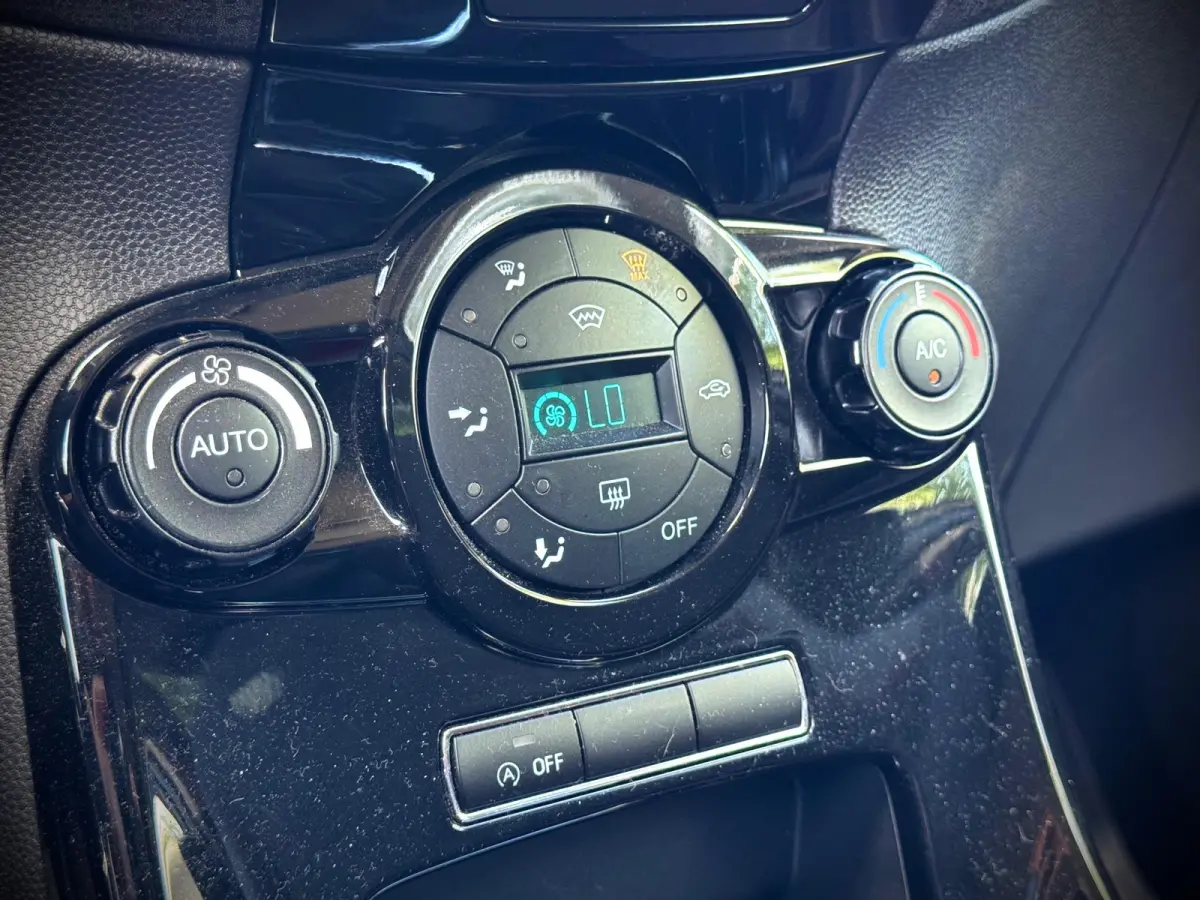 1.0 EcoBoost Black Edition | NAVI | KEYLESS| LED |