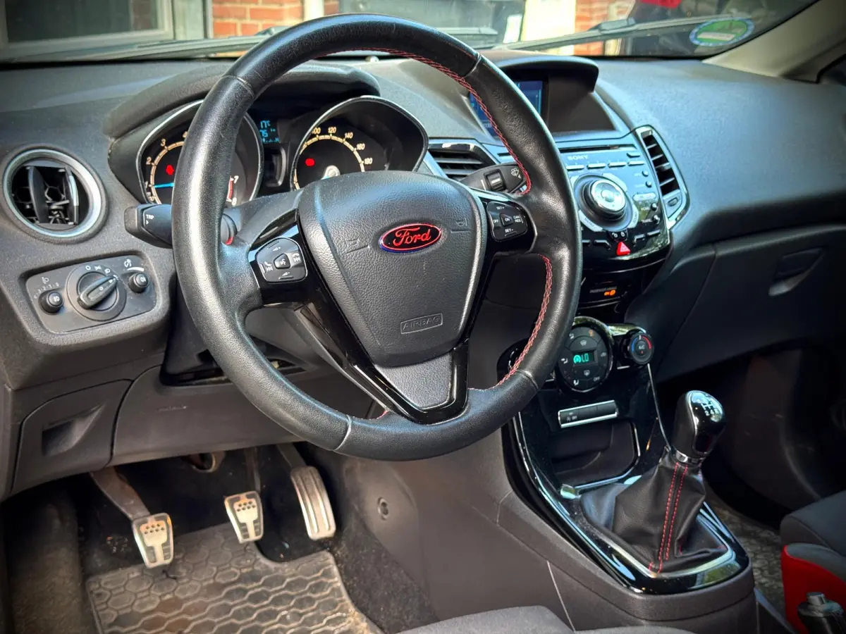 1.0 EcoBoost Black Edition | NAVI | KEYLESS| LED |