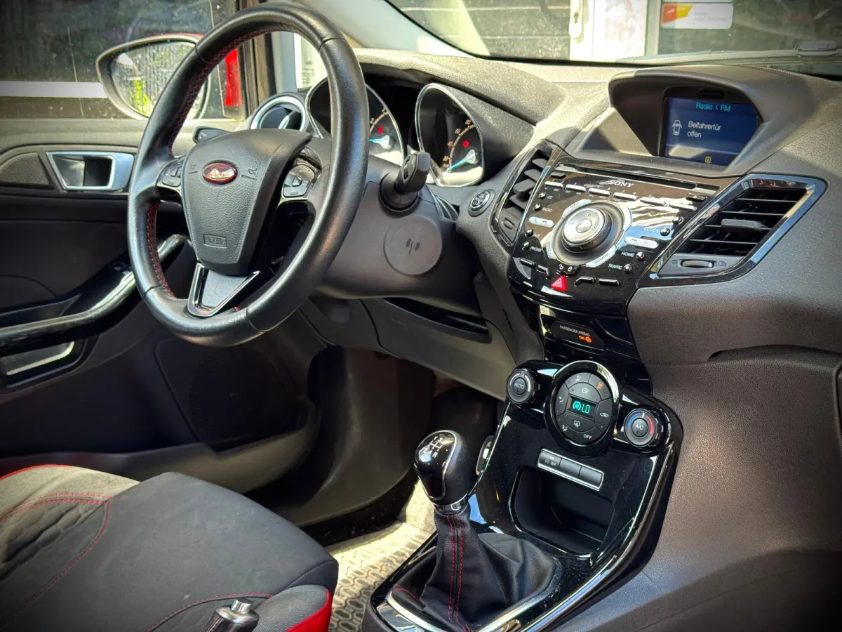 1.0 EcoBoost Black Edition | NAVI | KEYLESS| LED |