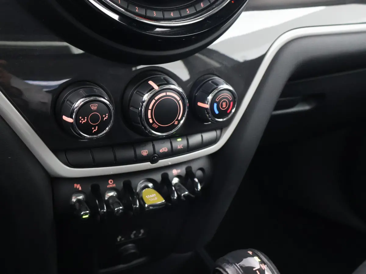 1.5 COOPER S ALL4 PLUG-IN HYBRID 224 PK + PANORAMA | LED | NAVIGATIE | CRUISE CONTROL