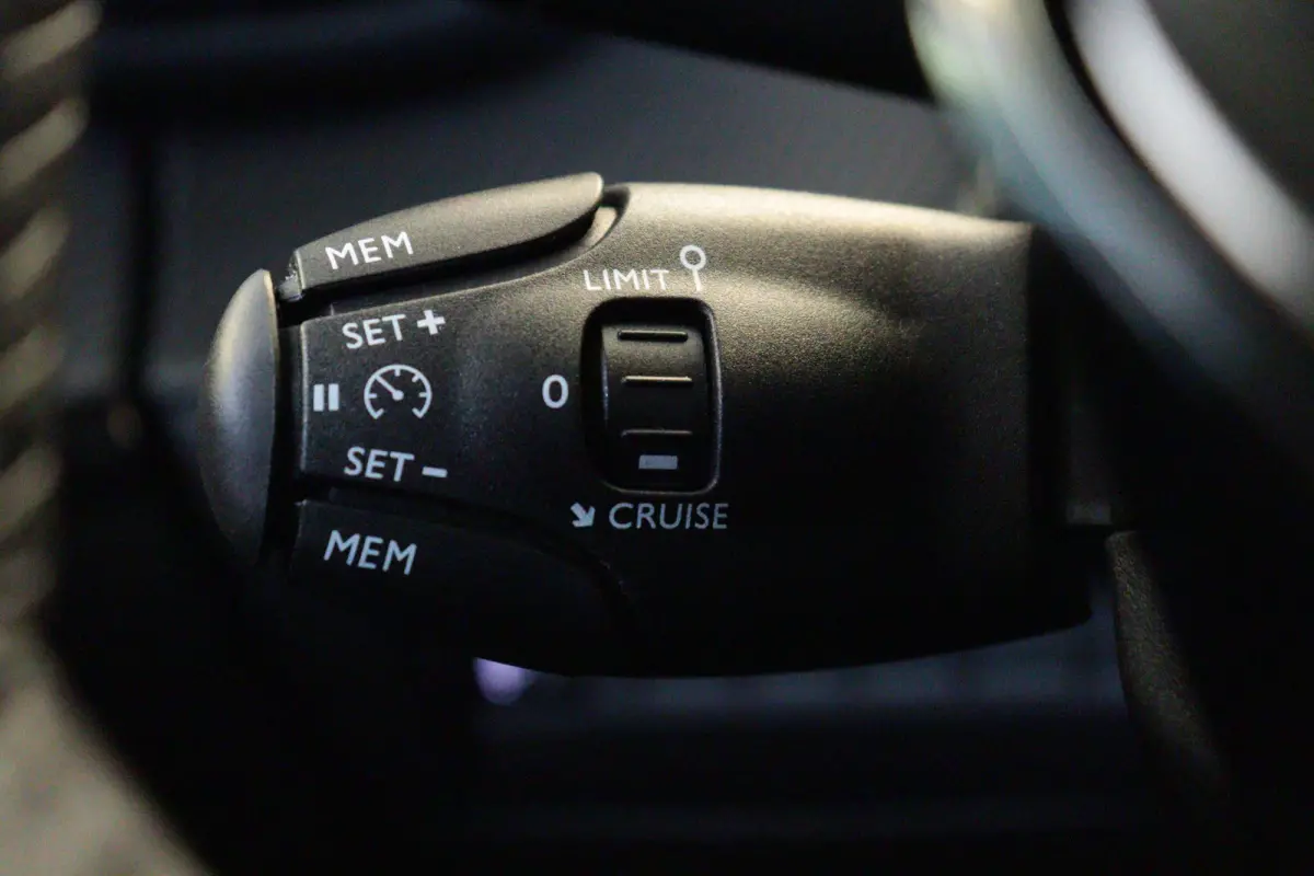 EV Allure 54 kWh | APPCONNECT | PDC V+A | CRUISE | LMV17" | LED |