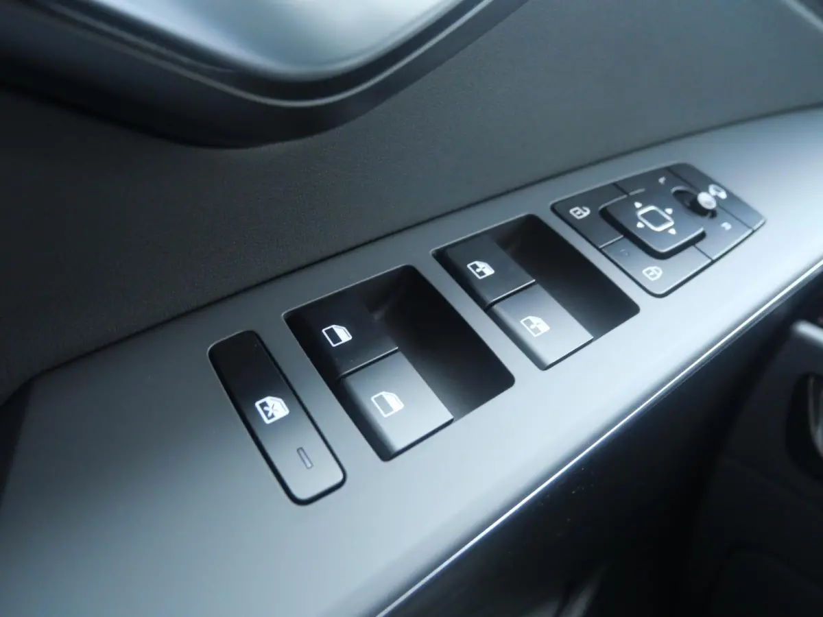 1.6 GDi Hybrid DynamicLine | Adapt. Cruise. | Clima. | Navi. | Camera | Carplay