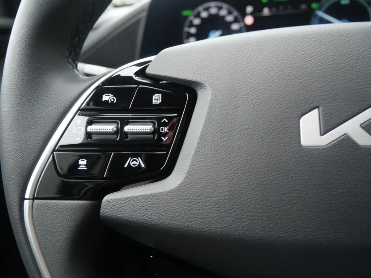 1.6 GDi Hybrid DynamicLine | Adapt. Cruise. | Clima. | Navi. | Camera | Carplay