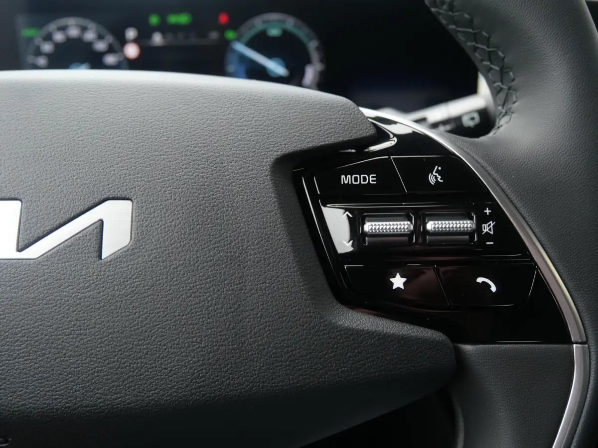 1.6 GDi Hybrid DynamicLine | Adapt Cruise. | Clima. | Navi. | Camera | Carplay | Parkeersensoren | Bekleding In Stof-/Lederlook Combinatie