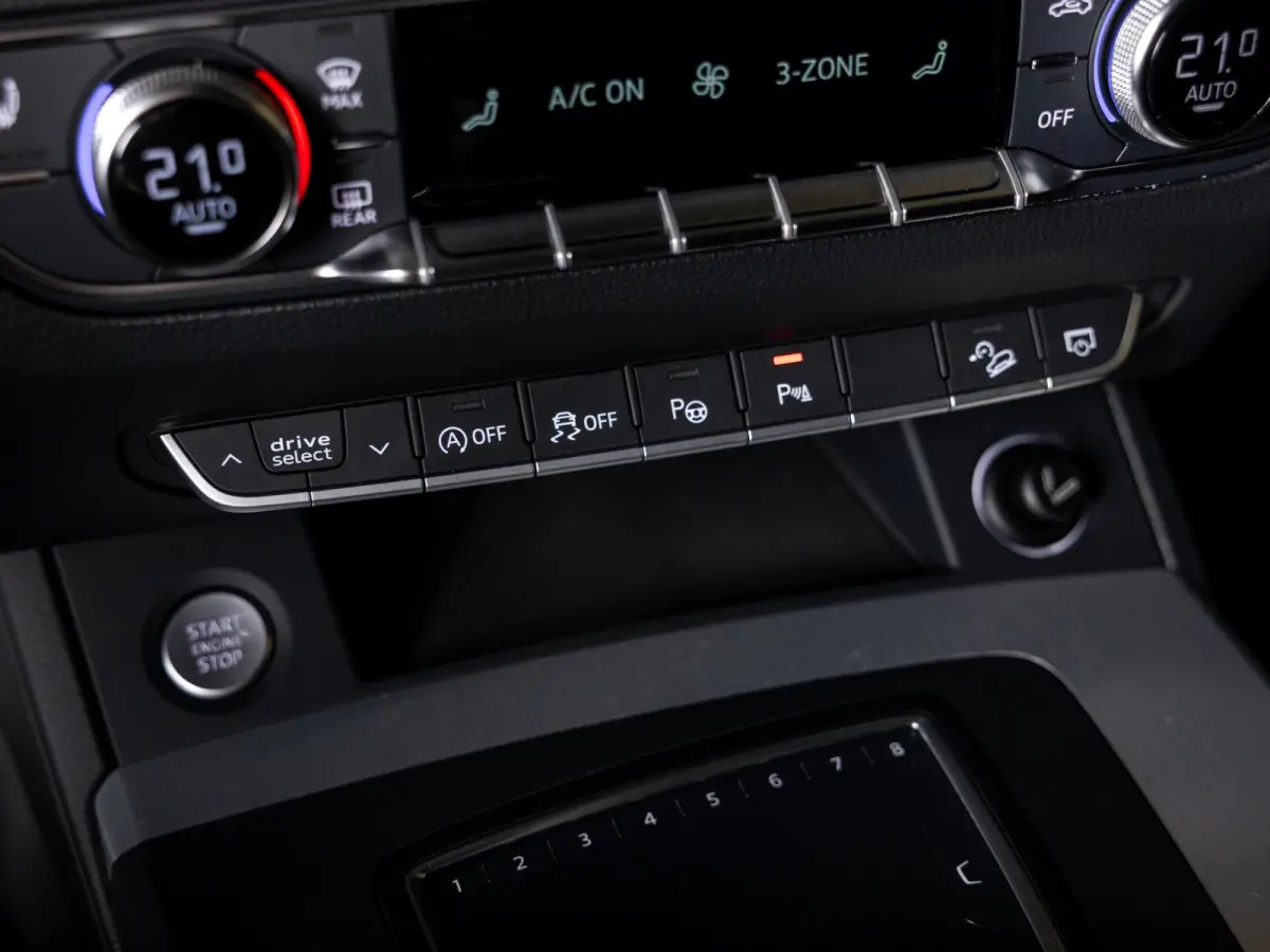 2.0 TFSI quattro Sport 2x S-Line / 252pk / Trekhaak / B&O / Achteruitrij camera / Dodehoek detectie / Head-up display /