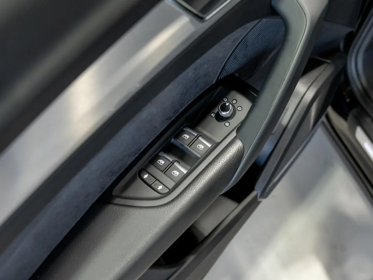 2.0 TFSI quattro Sport 2x S-Line / 252pk / Trekhaak / B&O / Achteruitrij camera / Dodehoek detectie / Head-up display /