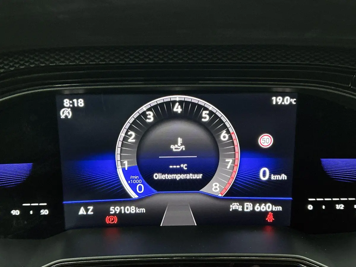 1.0 TSI Life Business | Parkeersensoren Voor/achter | 15 Inch velgen | Cruise control | Stoelverwarming | Airco | Navigatie |