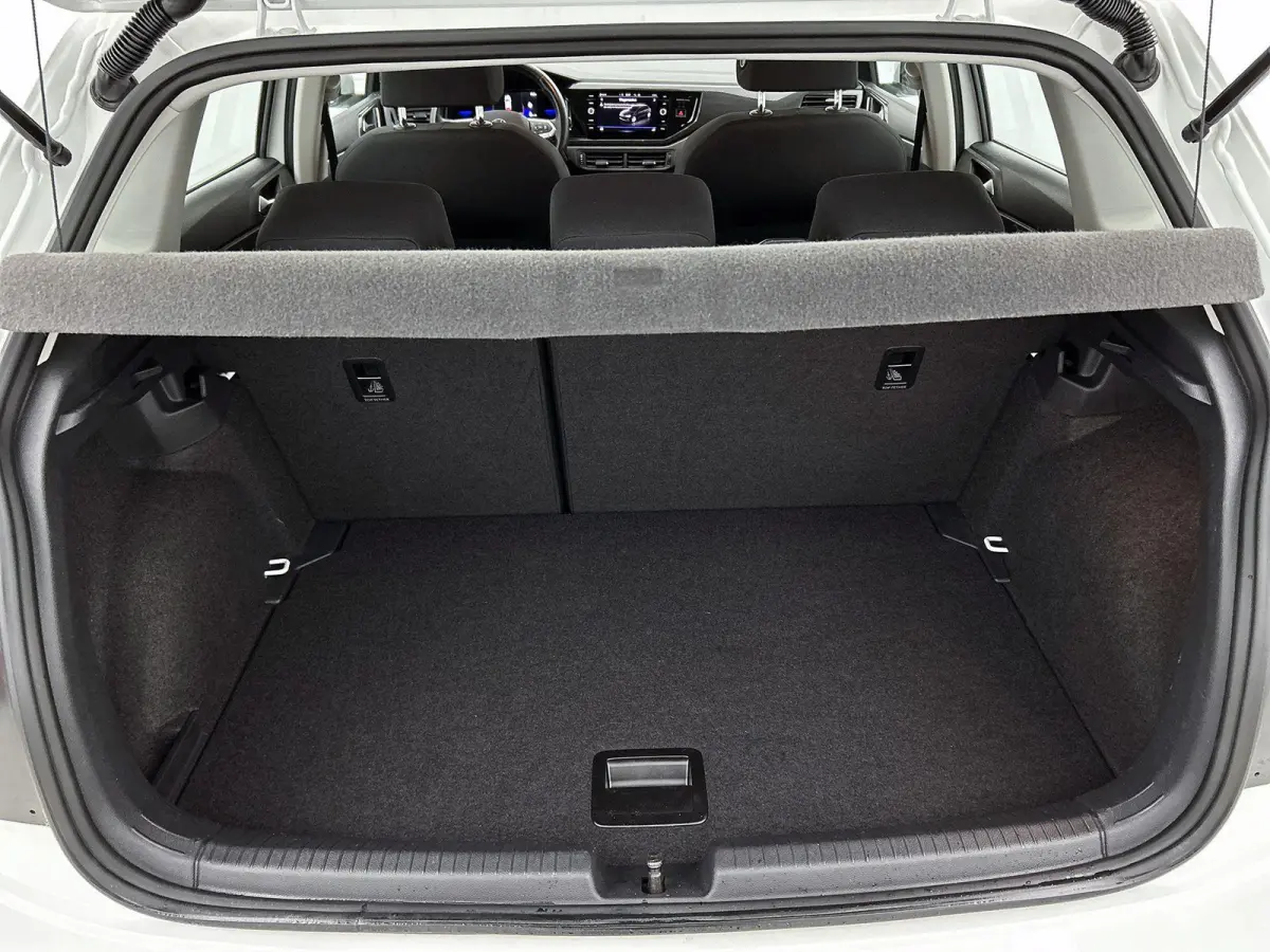 1.0 TSI Life Business | Parkeersensoren Voor/achter | 15 Inch velgen | Cruise control | Stoelverwarming | Airco | Navigatie |