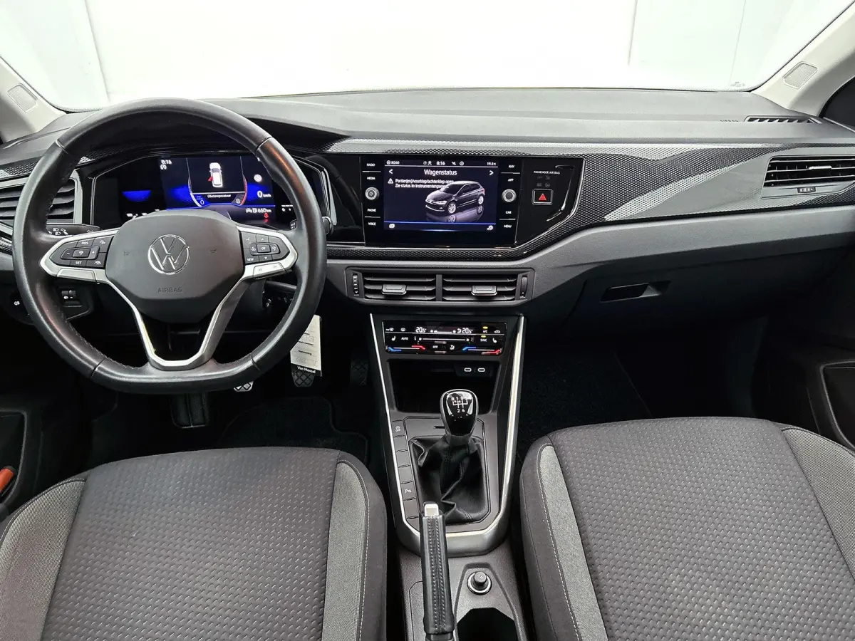 1.0 TSI Life Business | Parkeersensoren Voor/achter | 15 Inch velgen | Cruise control | Stoelverwarming | Airco | Navigatie |
