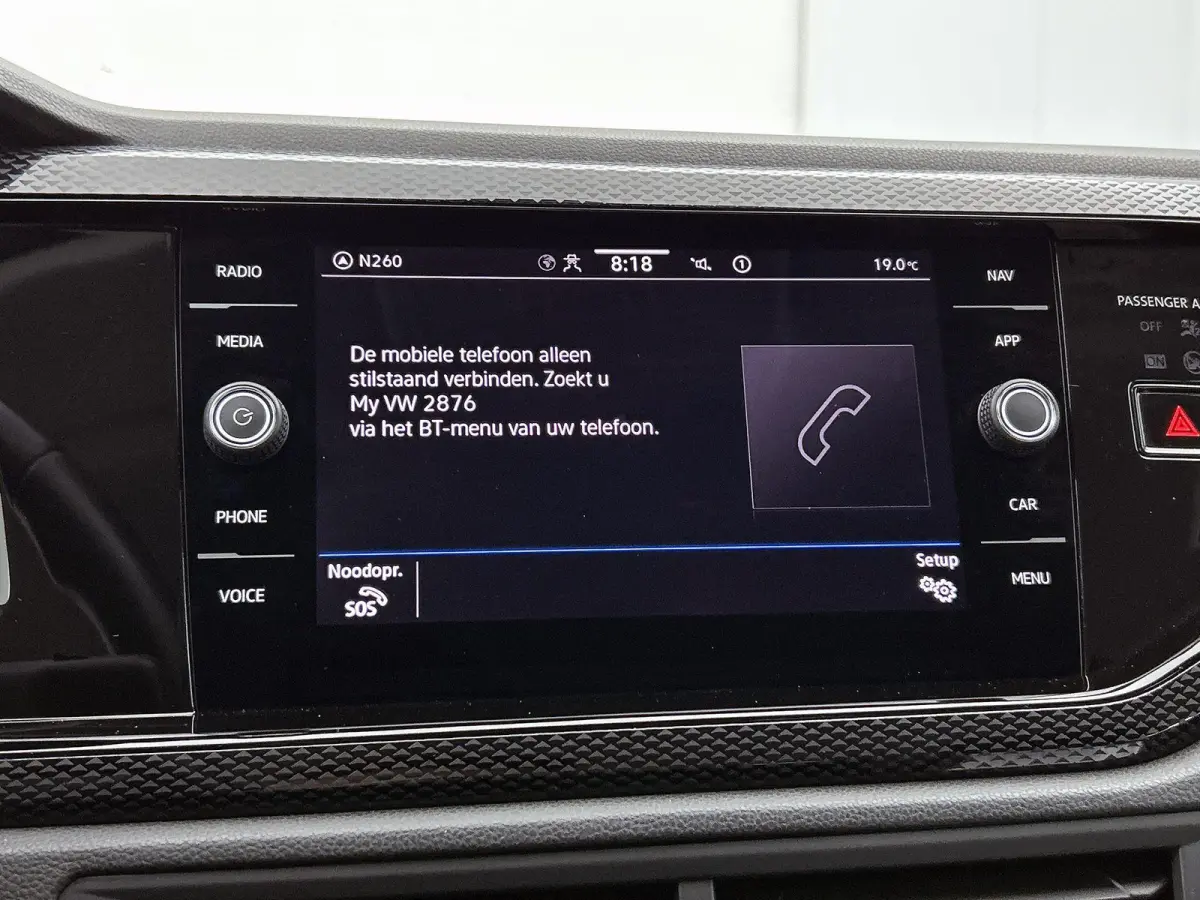 1.0 TSI Life Business | Parkeersensoren Voor/achter | 15 Inch velgen | Cruise control | Stoelverwarming | Airco | Navigatie |
