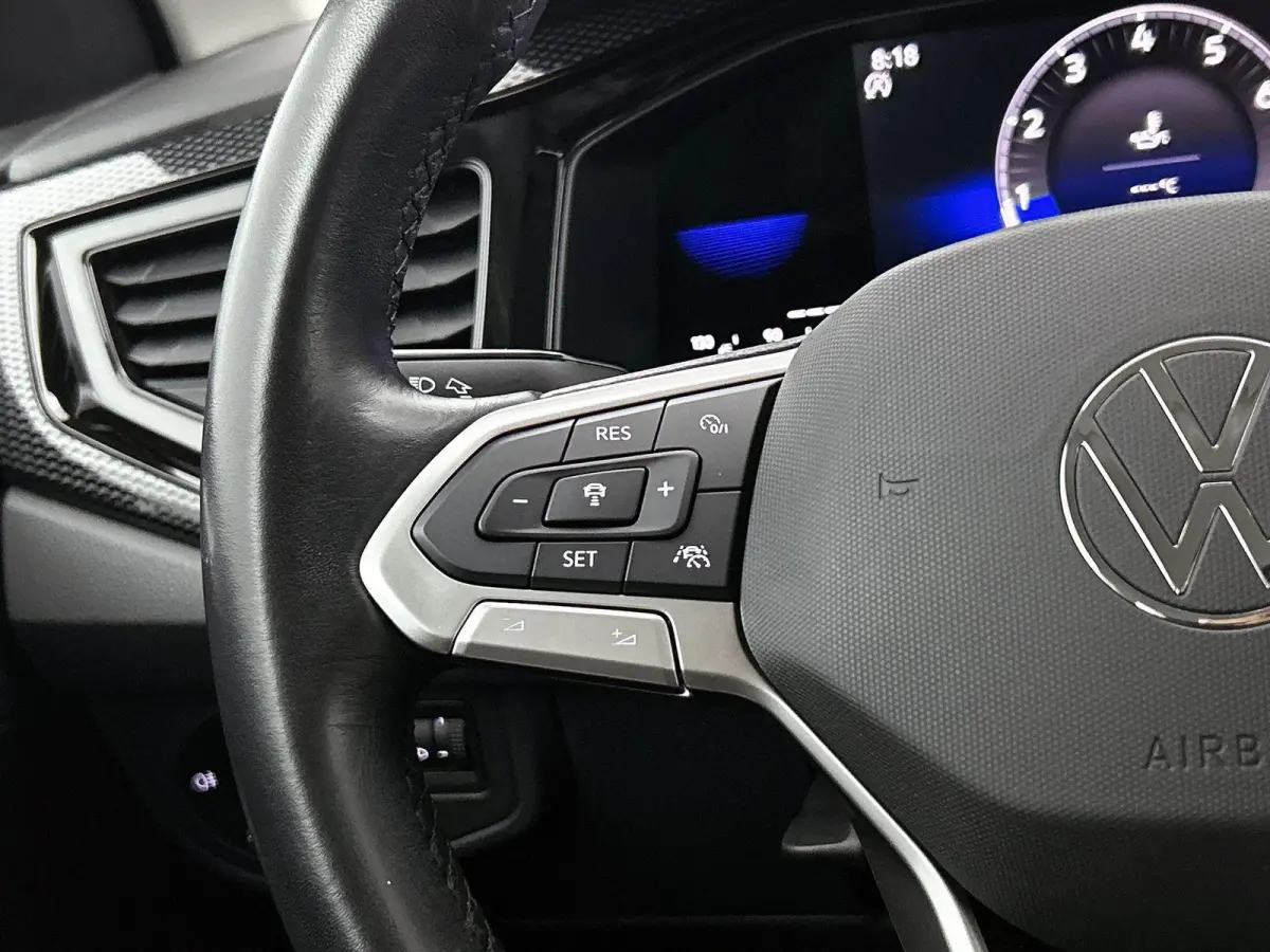 1.0 TSI Life Business | Parkeersensoren Voor/achter | 15 Inch velgen | Cruise control | Stoelverwarming | Airco | Navigatie |