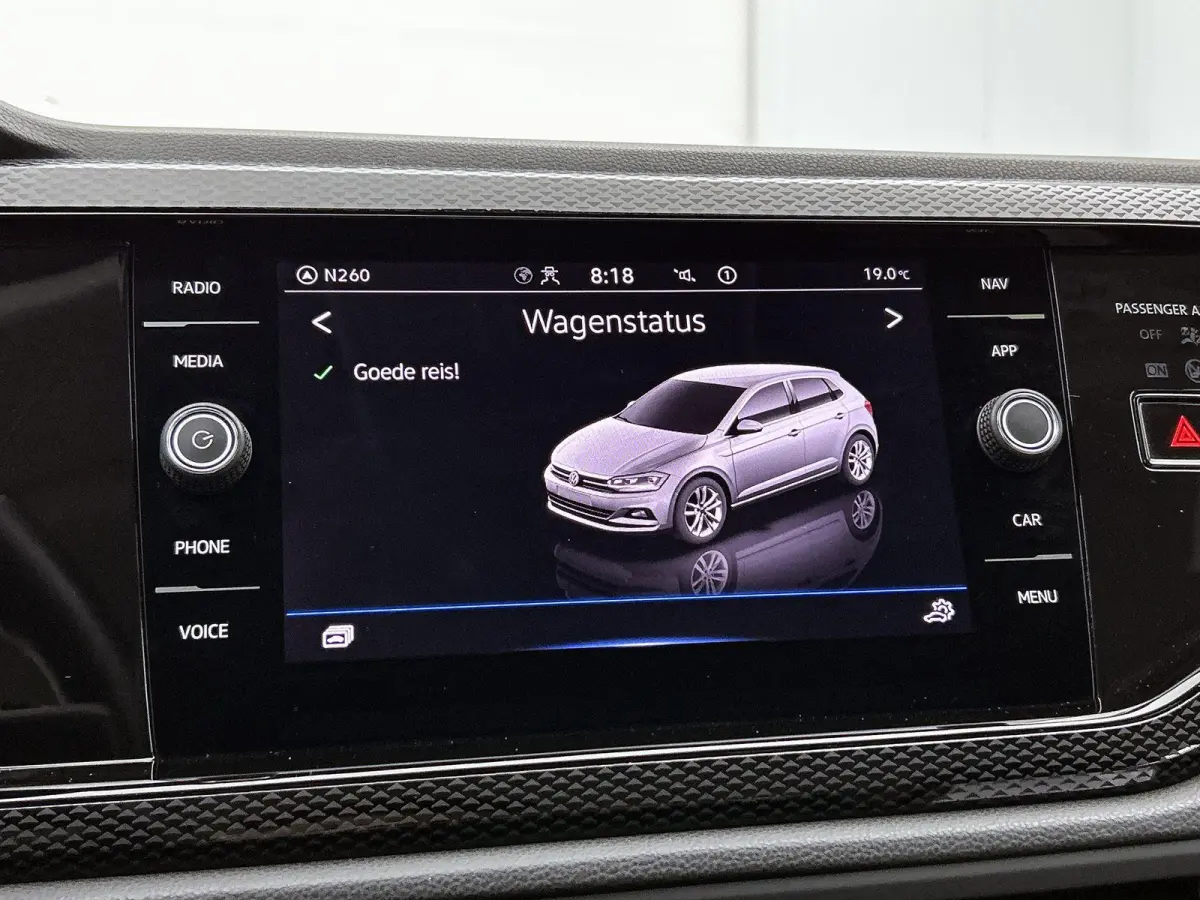 1.0 TSI Life Business | Parkeersensoren Voor/achter | 15 Inch velgen | Cruise control | Stoelverwarming | Airco | Navigatie |
