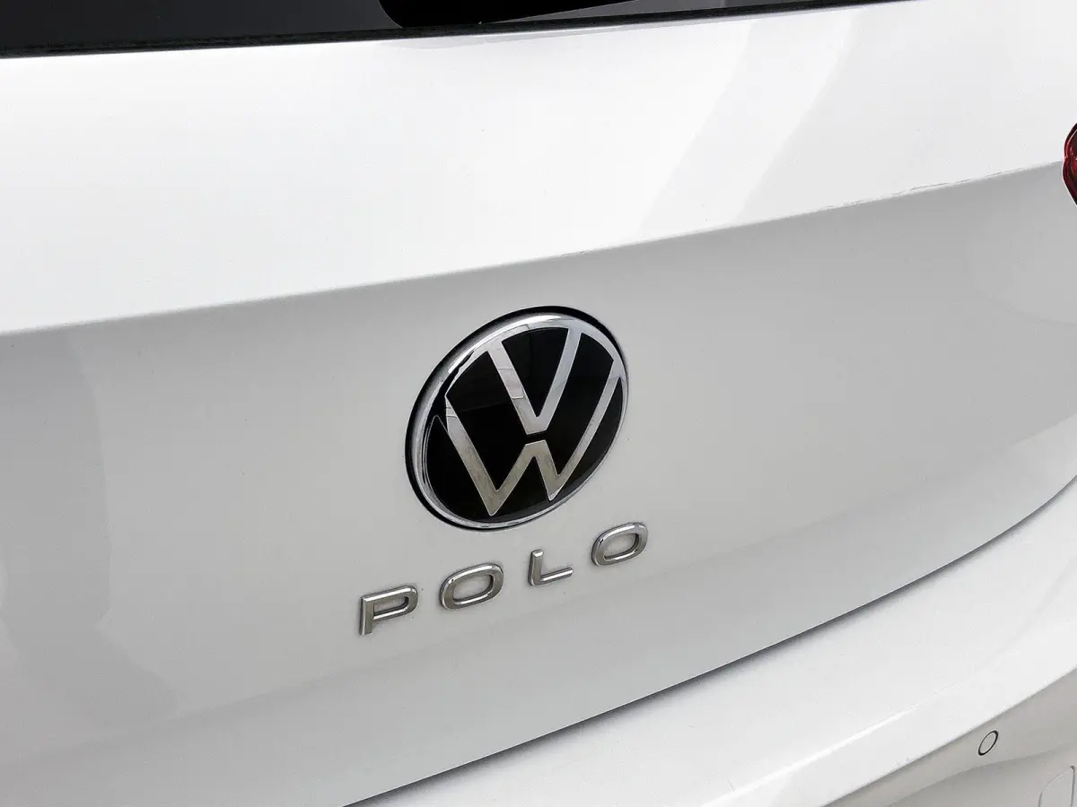 1.0 TSI Life Business | Parkeersensoren Voor/achter | 15 Inch velgen | Cruise control | Stoelverwarming | Airco | Navigatie |