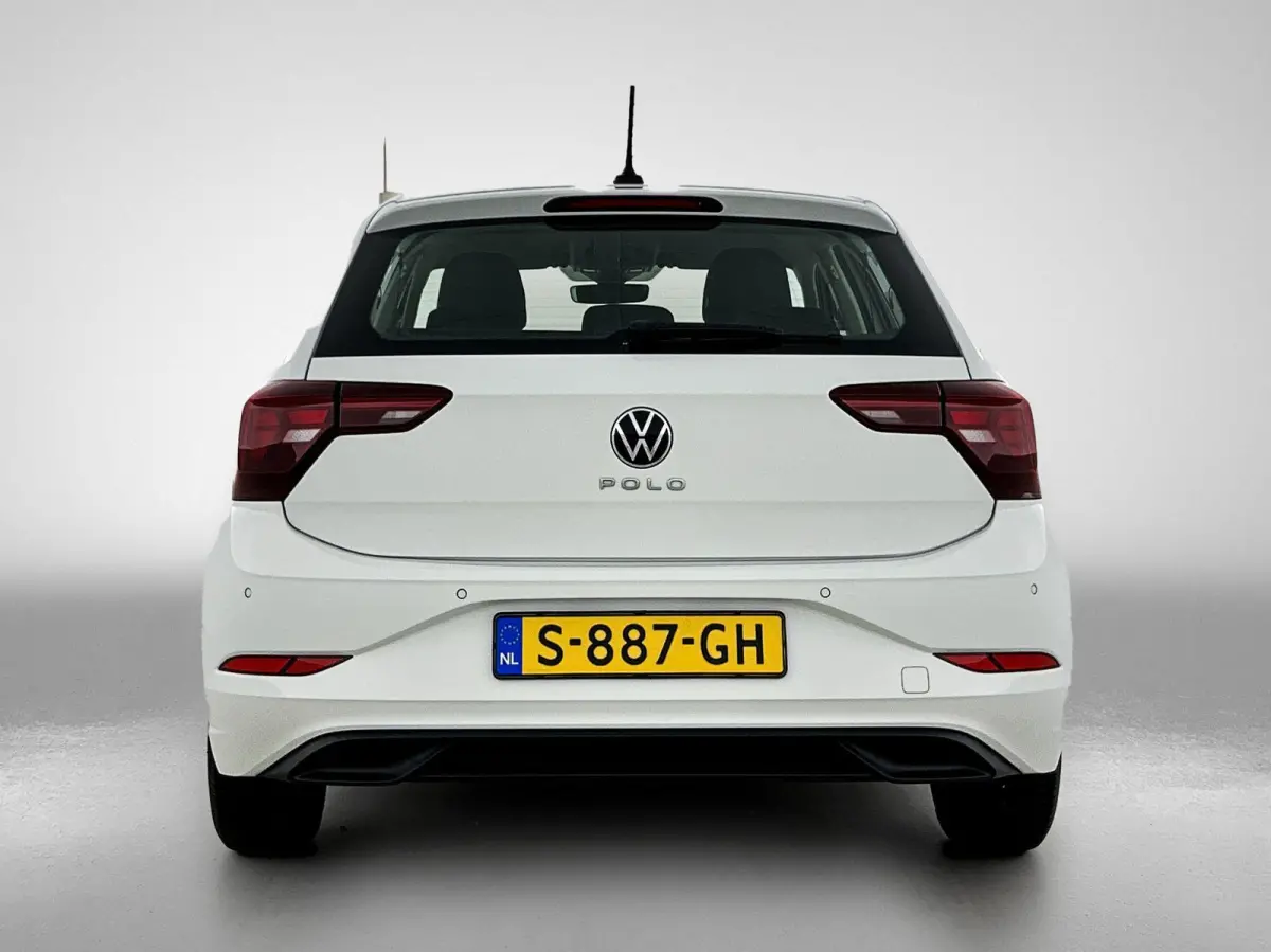 1.0 TSI Life Business | Parkeersensoren Voor/achter | 15 Inch velgen | Cruise control | Stoelverwarming | Airco | Navigatie |