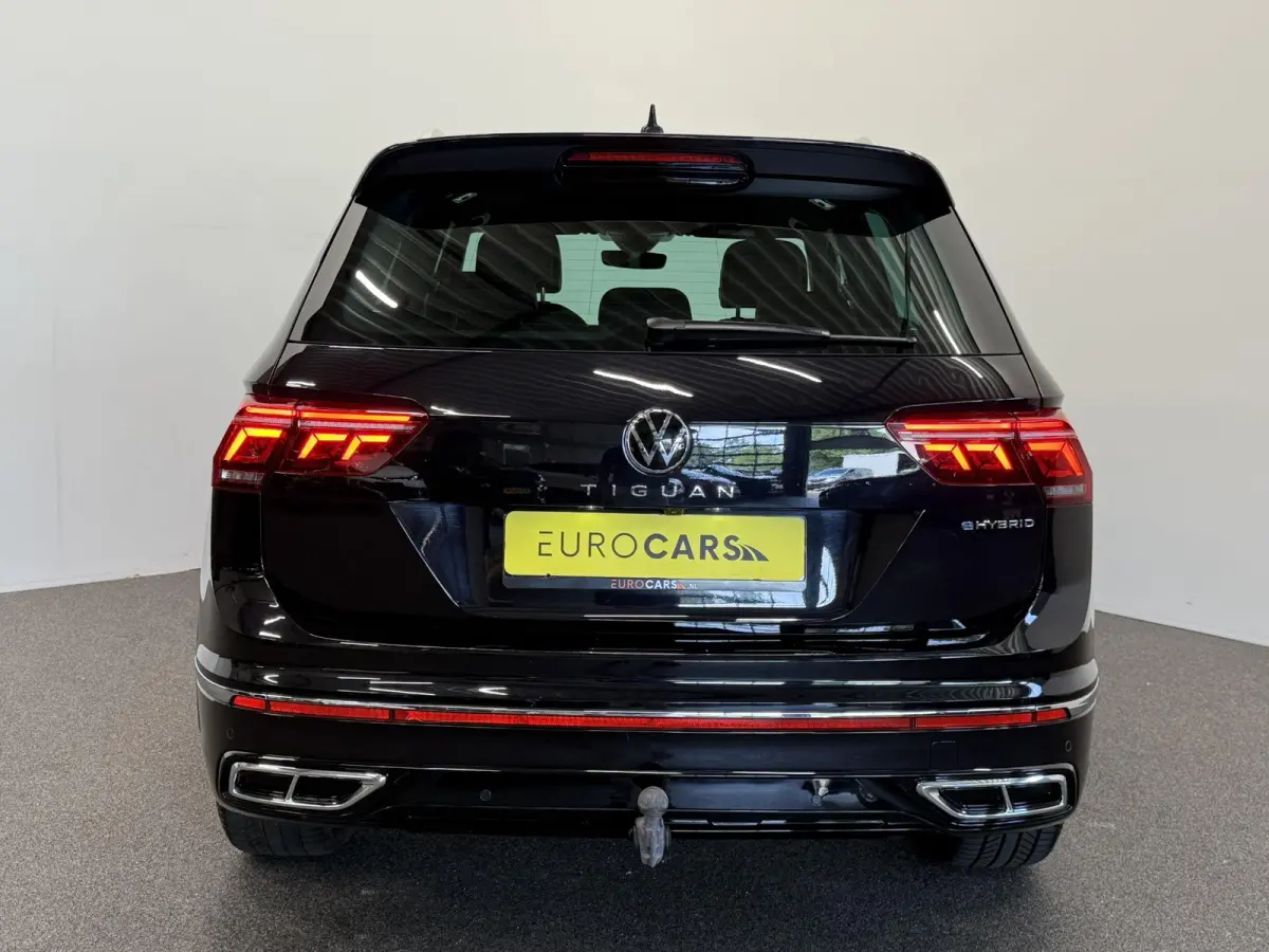 1.4 TSI eHybrid R-Line Business+ Automaat Trekhaak Panoramadak Navigatie IQ Light Stoel en Stuurverwarming Draadloze telefoonlader Digital Cockpit Climate Control Parkeersensoren 19 Inch