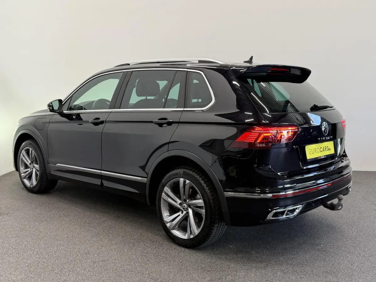 1.4 TSI eHybrid R-Line Business+ Automaat Trekhaak Panoramadak Navigatie IQ Light Stoel en Stuurverwarming Draadloze telefoonlader Digital Cockpit Climate Control Parkeersensoren 19 Inch