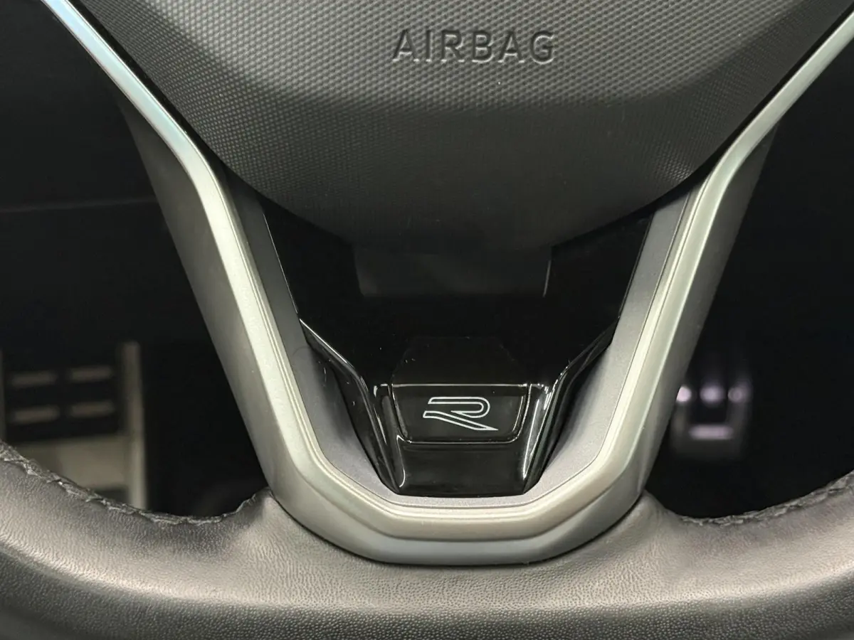 1.4 TSI eHybrid R-Line Business+ Automaat Trekhaak Panoramadak Navigatie IQ Light Stoel en Stuurverwarming Draadloze telefoonlader Digital Cockpit Climate Control Parkeersensoren 19 Inch