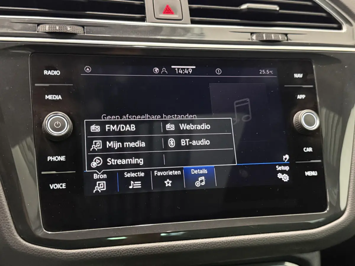 1.4 TSI eHybrid R-Line Business+ Automaat Trekhaak Panoramadak Navigatie IQ Light Stoel en Stuurverwarming Draadloze telefoonlader Digital Cockpit Climate Control Parkeersensoren 19 Inch