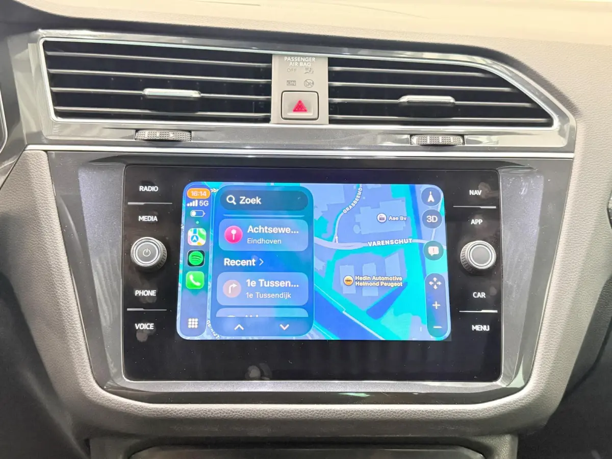 1.4 TSI eHybrid R-Line Business+ Automaat Trekhaak Panoramadak Navigatie IQ Light Stoel en Stuurverwarming Draadloze telefoonlader Digital Cockpit Climate Control Parkeersensoren 19 Inch