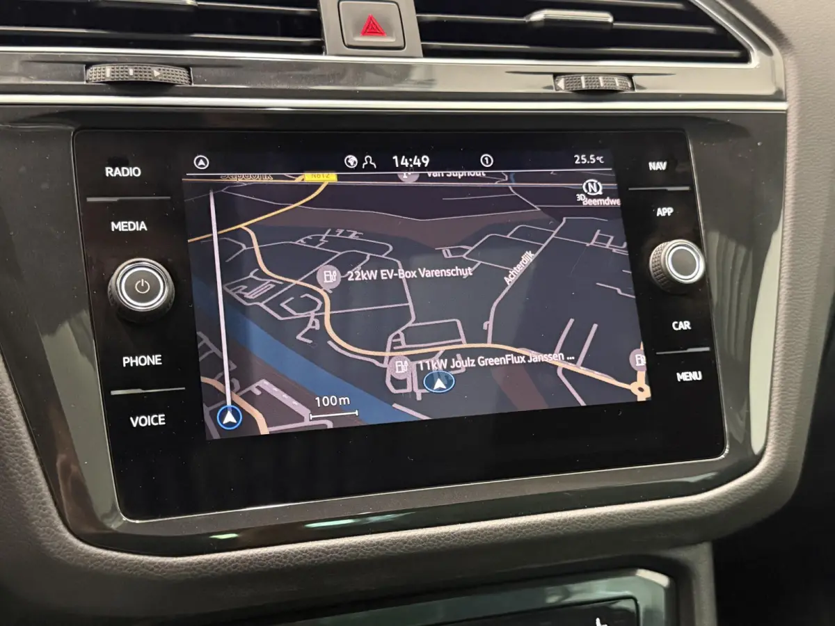 1.4 TSI eHybrid R-Line Business+ Automaat Trekhaak Panoramadak Navigatie IQ Light Stoel en Stuurverwarming Draadloze telefoonlader Digital Cockpit Climate Control Parkeersensoren 19 Inch