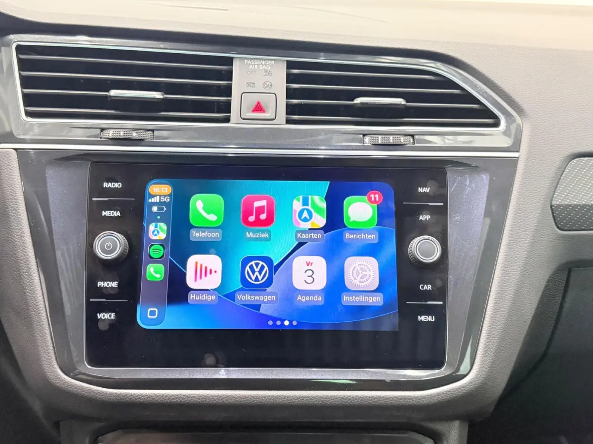 1.4 TSI eHybrid R-Line Business+ Automaat Trekhaak Panoramadak Navigatie IQ Light Stoel en Stuurverwarming Draadloze telefoonlader Digital Cockpit Climate Control Parkeersensoren 19 Inch