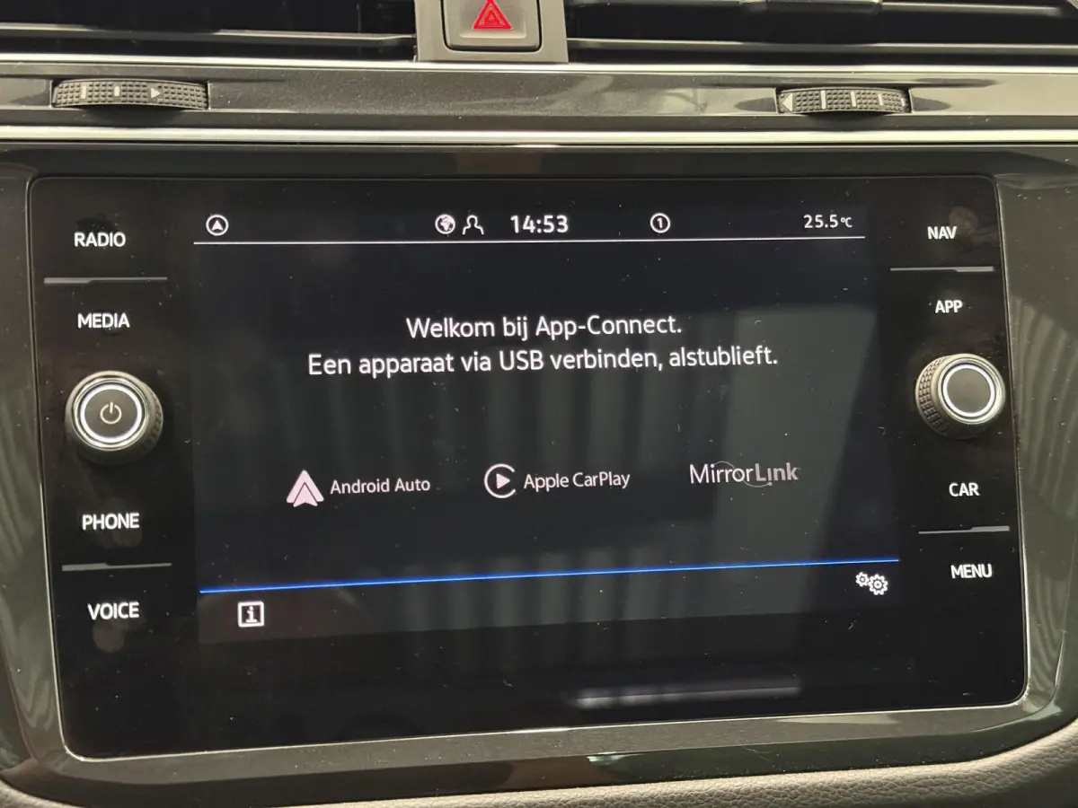 1.4 TSI eHybrid R-Line Business+ Automaat Trekhaak Panoramadak Navigatie IQ Light Stoel en Stuurverwarming Draadloze telefoonlader Digital Cockpit Climate Control Parkeersensoren 19 Inch