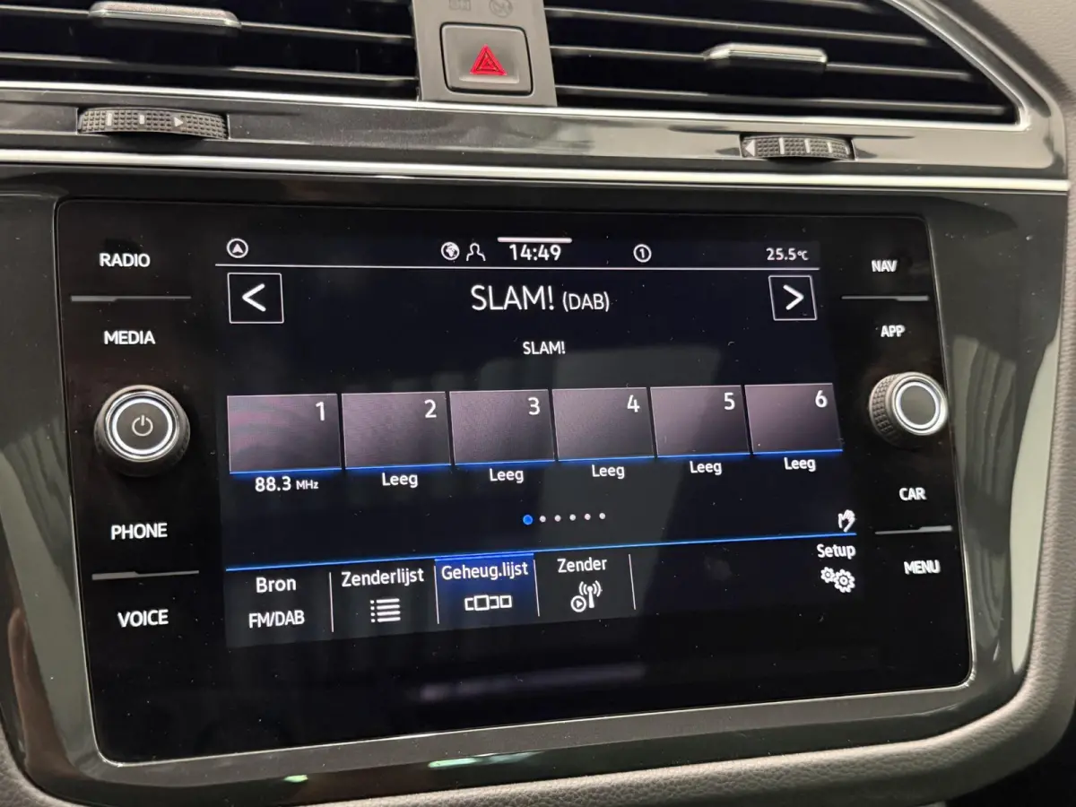 1.4 TSI eHybrid R-Line Business+ Automaat Trekhaak Panoramadak Navigatie IQ Light Stoel en Stuurverwarming Draadloze telefoonlader Digital Cockpit Climate Control Parkeersensoren 19 Inch