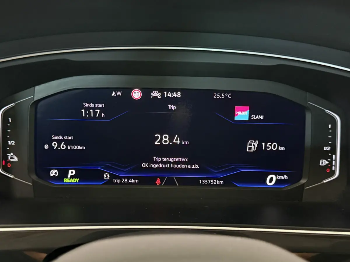 1.4 TSI eHybrid R-Line Business+ Automaat Trekhaak Panoramadak Navigatie IQ Light Stoel en Stuurverwarming Draadloze telefoonlader Digital Cockpit Climate Control Parkeersensoren 19 Inch