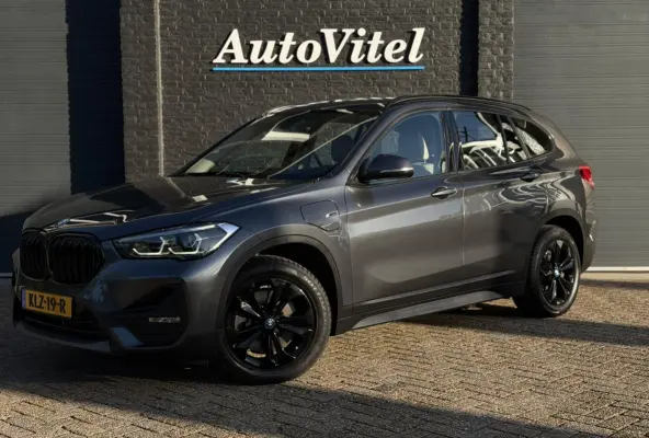 xDrive25e | Leder | Camera | Head-Up | Groot Navi | LED | Elektrische Klep