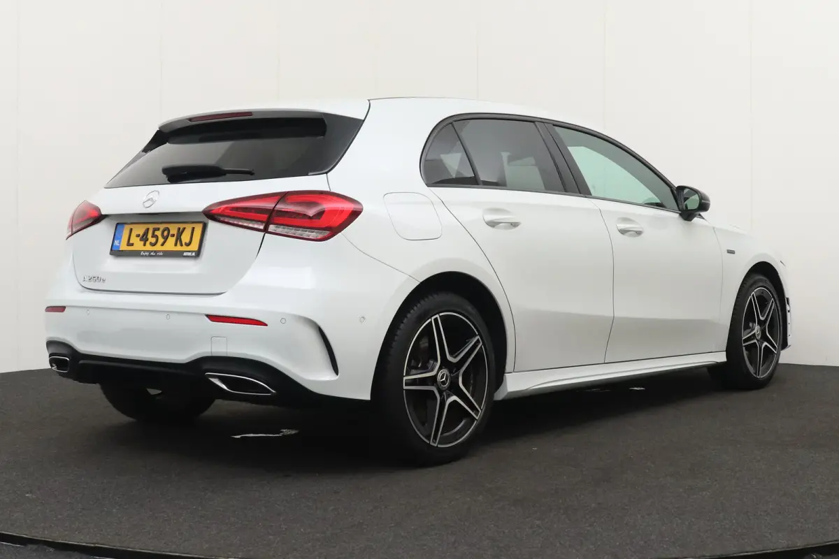 250e AMG Night-Pack Camera 18'LMV Carplay Sfeerverlichting