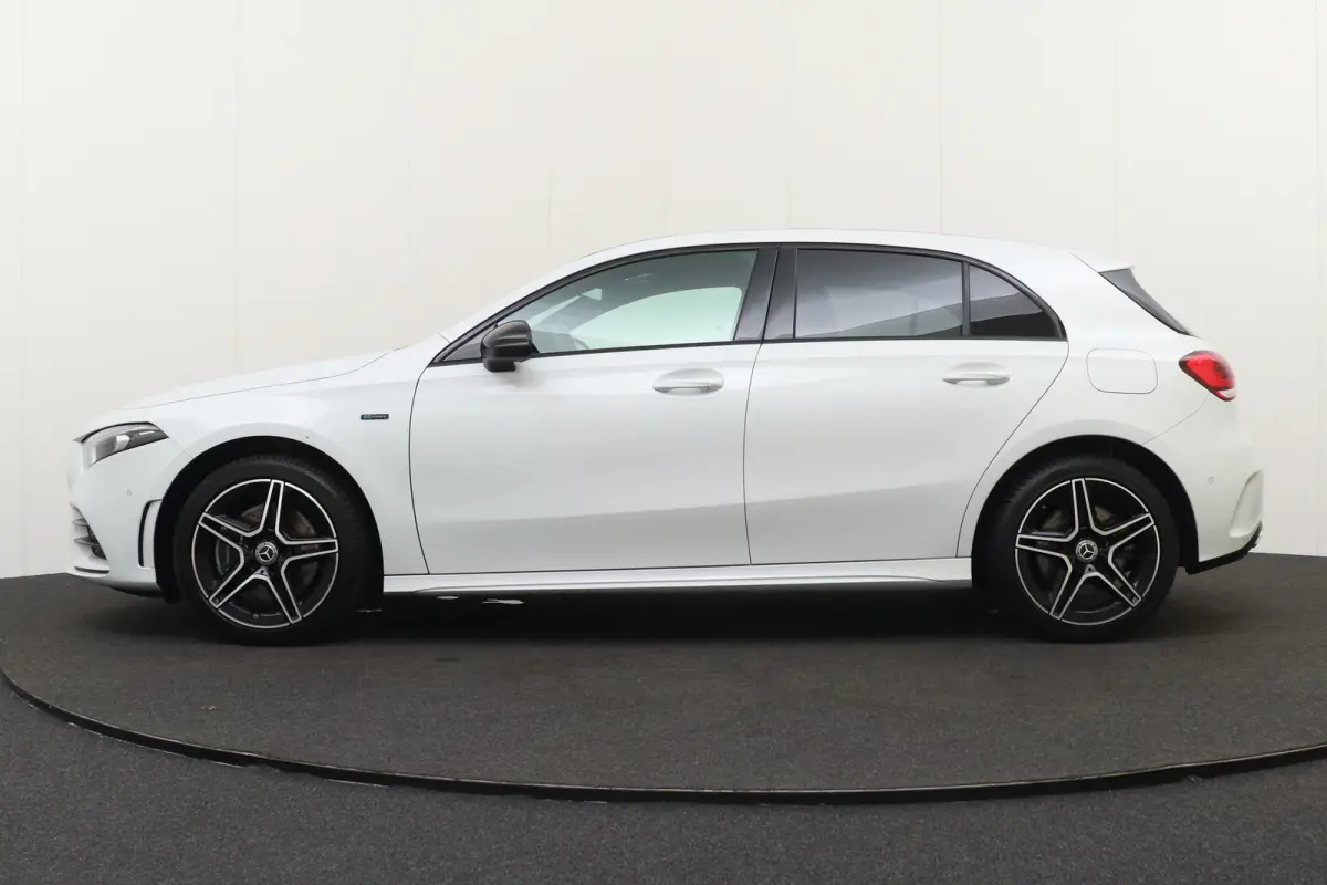 250e AMG Night-Pack Camera 18'LMV Carplay Sfeerverlichting